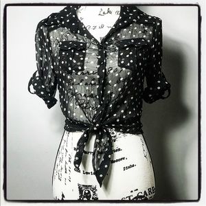 NWOT delia's Front Tie Button-Up Blouse